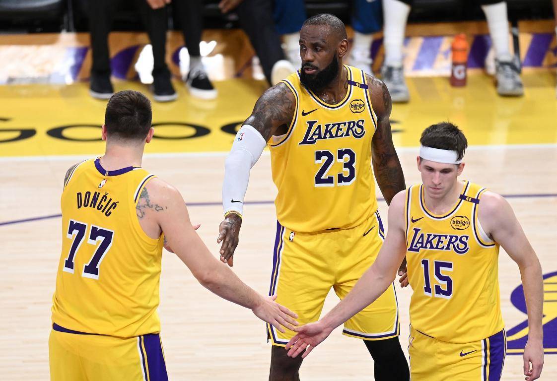 关于赛前NBA总决赛传出新动向；洛杉矶湖人临场应变；管理层表态——球迷炸锅；心理建设被强调的信息