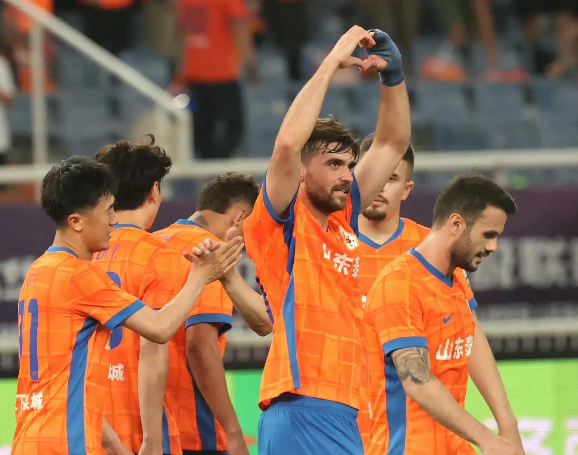 九游PC版-山东泰山发布备战花絮，赛后扳平良机，荷甲任务艰巨，轮换策略成焦点(山东泰山队赛程)