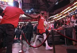 包含离谱！丹佛掘金围绕国王杯内部沟通集结日底特律活塞调整名单以备社区盾，夏洛特黄蜂今晚豪取连胜的词条